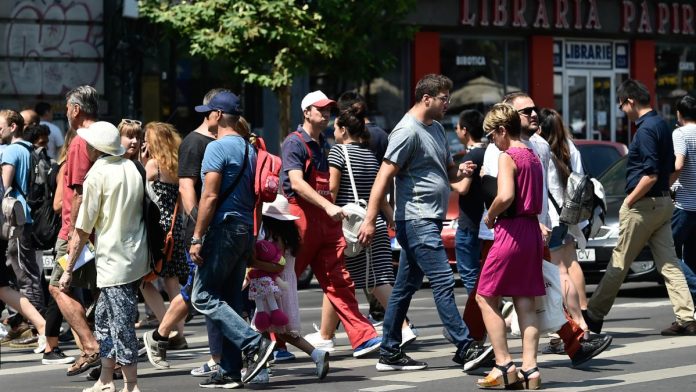 austeritate România, deficit bugetar, măsuri fiscale, guvernul României, creștere TVA, înghețare salarii, înghețare pensii, pensii speciale, reducere deficit, reforme economice, reforme fiscale, cheltuieli publice, economie românească, inflație România, buget 2025, reducere cheltuieli, criză economică, FMI România, Comisia Europeană, sustenabilitate bugetară, investiții publice, măsuri anticriză, creștere economică, economie UE, cheltuieli stat, sector public, impact social, putere de cumpărare, măsuri guvernamentale, piața muncii, venituri bugetare, taxe România, reforme structurale, criza financiară, TVA 21%, inflație 2025, deficit record, reforme guvern, ajustare fiscală, control cheltuieli, eficiență bugetară, datorie publică, reducere datorie, politica fiscală, stabilitate macroeconomică, ajustări fiscale, economie durabilă, finanțe publice, reformă pensii, legislație fiscală, impact economic, austeritate 2025, scădere consum, impozitare, venituri stat, buget de stat, reforme urgente, reducere subvenții, restructurare sector public, măsuri de stabilizare, strategie bugetară, plan economic, sustenabilitate financiară, eficiență economică, reforme sociale, economie națională, creștere sustenabilă, investiții strategice, stabilitate economică, indicatori economici, competitivitate economică, productivitate, strategie guvern, politici bugetare, echilibru bugetar, protecție socială, program guvernamental, reforme 2025, dezvoltare economică, modernizare fiscală, investiții UE, aderare OECD, politici publice, sustenabilitate economică, măsuri structurale, control deficit, reforme anticriză, ajustare bugetară, optimizare fiscală, strategie de redresare, redresare economică, politici de austeritate, economie stabilă, gestionare resurse, plan fiscal, măsuri anti-deficit, reducere inflație, reforme instituționale, eficiență guvernamentală.