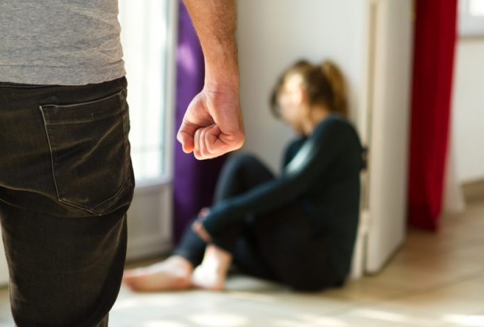 violență domestică Cisnădie, agresiune fizică Sibiu, bărbat reținut Cisnădie, încălcare ordin protecție, ordin protecție România, IPJ Sibiu, Poliția Cisnădie, violență împotriva femeilor, relații abuzive, lege violență domestică, agresor reținut, protecția victimelor, caz penal Cisnădie, amenințări cu violență, pericol victimă, reținere 24 ore, Parchetul Sibiu, ordin protecție emis instanță, Judecătoria Sibiu, încălcarea legii, siguranță victime, abuz domestic, intervenție poliție, reținere preventivă, agresiune în familie, siguranță femei, victimă violență, încălcare restricții, distanță minimă victimă, protecția copiilor, amenințare directă, nerespectare ordin, contact interzis, ordin de restricție, protecție legală, acțiune penală, legea 217/2003, sprijin victimă, măsuri siguranță, anchetă penală, arest preventiv, abuz fizic, abuz psihologic, pericol public, incident Cisnădie, agresor periculos, autorități Sibiu, sancțiuni penale, recidivă violență, prevenire agresiuni, sprijin psihologic victimă, drepturile victimelor, lege protecție femei, violență relațională, caz șocant Cisnădie, infracțiune gravă, măsuri urgente protecție, reținere IPJ Sibiu, încălcarea ordinului, control judiciar, instanță de judecată, protecție comunitară, siguranță personală, conflict violent, protecție familială, agresiune repetată, amenințări grave, sprijin social victime, încalcă legea, comportament agresiv, autorități intervin, protecție urgentă, intervenție rapidă poliție, arestare agresor, siguranță comunitate, aplicare lege violență, protecție urgentă femei, sprijin ONG victime, acțiune justiție, prevenire recidivă, caz real violență, agresor sub influență, măsuri restrictive, ordine protecție încălcate, infracțiune de pericol, pericol social, caz mediatizat, violență gravă, siguranță victime copii, ordine judecătorești, încălcarea restricțiilor legale, urmărire penală agresor, măsuri legale urgente, suport legal victime, agresor în arest, aplicarea măsurilor judiciare.