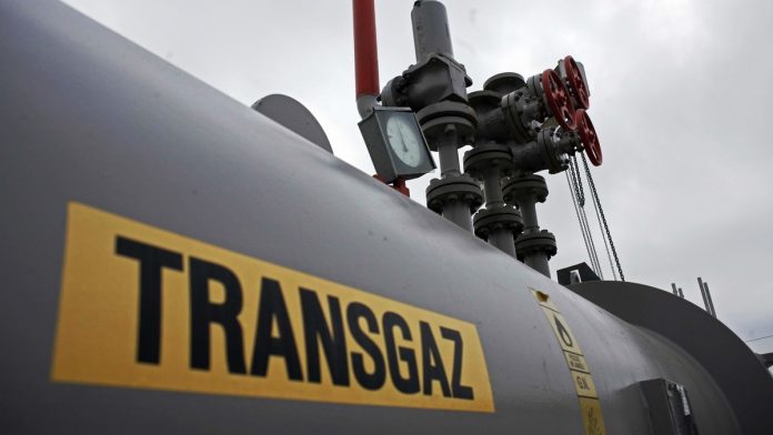 oprire gaz Cisnădie, sistare gaz Cisnădie, întrerupere gaz natural, întrerupere programată gaz, gaz natural, rețea gaz, mentenanță gaz, modernizare rețea gaz, lucrări gaz Cisnădie, furnizare gaz Cisnădie, alimentare gaz, apărare gaz, siguranță gaz, verificare instalații gaz, instalatii etanșe, recomandări gaz, închidere robinet gaz, aerisire locuință, gaz revenire, procedură repornire gaz, miros gaz, alertă gaz, dispecerat gaz, urgență gaz, 0800 gaz, 0265 gaz, Delgaz Grid, companie distribuție gaz, proiect utilități, utilități Cisnădie, îmbunătățire serviciu, furnizor gaz, gospodărie gaz, centrală termică, aragaz gaz, sobă pe gaz, avertizare gaz, detectare scurgeri gaz, prevenire accidente, educație siguranță gaz, comunitate responsabilă, locuitori Cisnădie, primărie Cisnădie, informare populație, comunicat oficial, măsuri siguranță, recomandări populație, trezire sigură, evacuare aer, verificare flacără, etanșeitate, verificare de serviciu, echipă tehnică, intervenție tehnică, intervenție utilități, închidere dispozitive, sistare temporară, sistare programată, lucrare tehnică, repornire rețea, protecție casnică, siguranță casnică, prevenție utilități, consumatori restricție, informare timp real, consiliere tehnică, urgență întreținere, lucrări preventive, gestiune utilități, planificare gospodărie, reactivare gaz, test funcționalitate gaz, sfat gaz, precauții gaz, ghid gaz, capacitate utilități, furnizare sigură, sprijin comunitar, bună practică, standard serviciu, rețeaua locală, utilități sigure, gaz sistat temporar, locuințe conectate la gaz, aviz tehnic, echipă instruire, campanie informare, alarmă gaz, avertizare populație, funcționare sigură, garanție siguranță, monitorizare post-reluare, verificare siguranță, gestionare incident, intervenție rapidă, suport tehnic, educație in casa, sensibilizare comunitară, responsabilitate civilă, parteneriat comunitate, serviciu eficient.